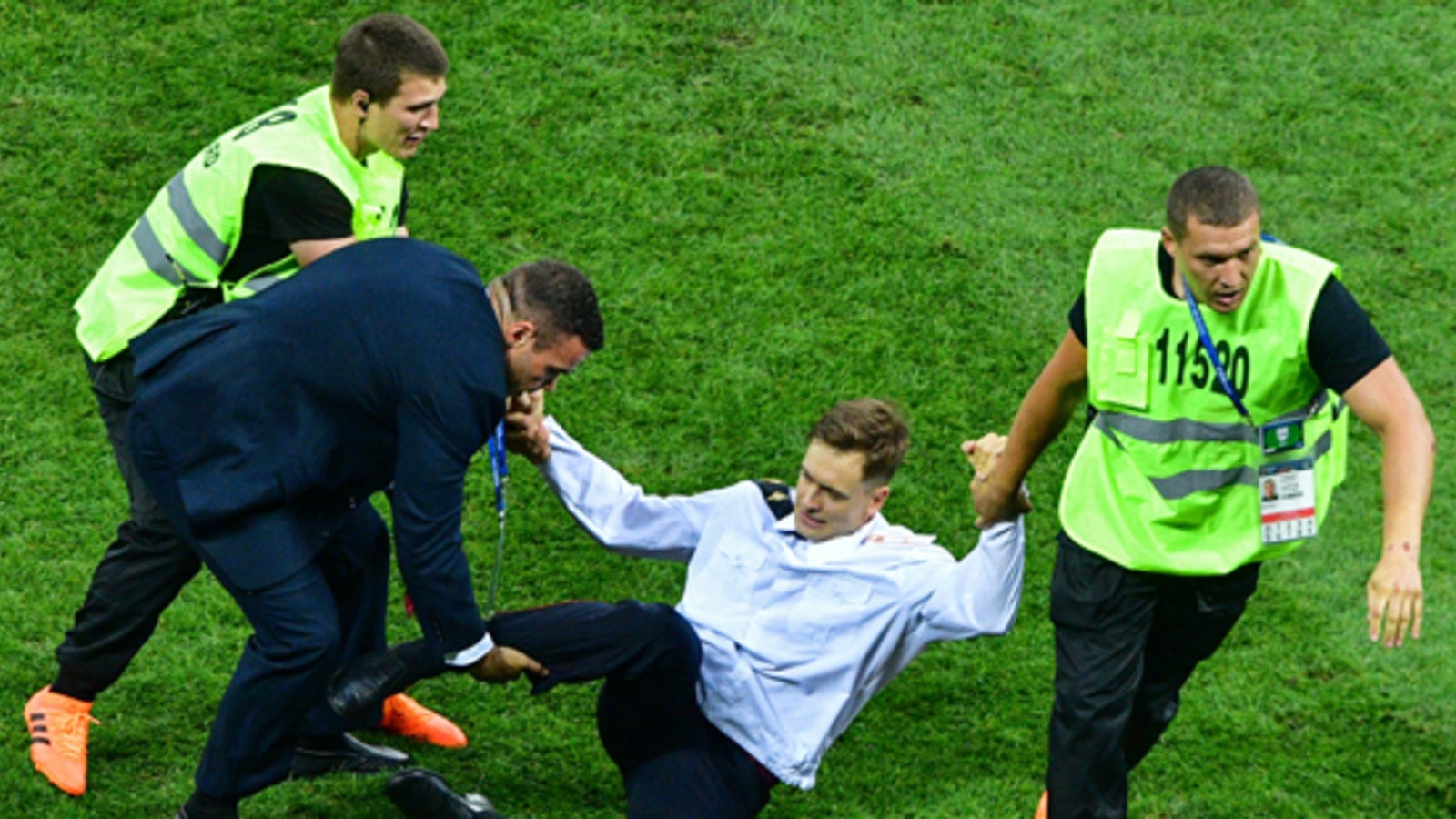 Wurde Der Pussy Riot Aktivist Vom WM Finale Vergiftet Oe At