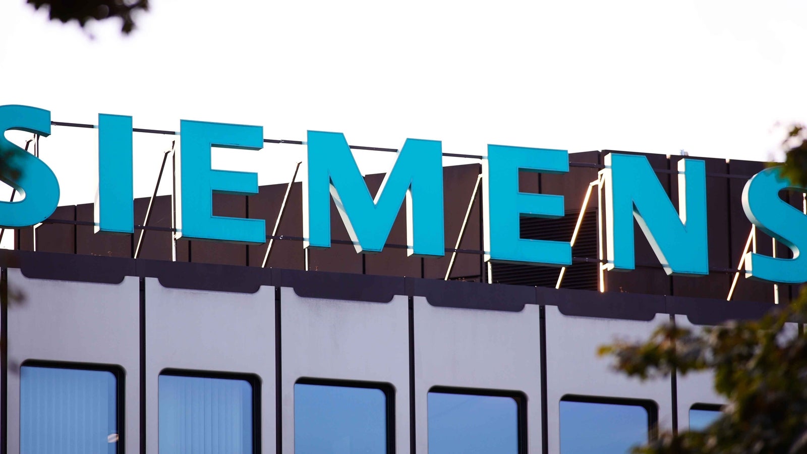 Für 1 Milliarde Euro Siemens verkauft Siemens Energy Aktien Business