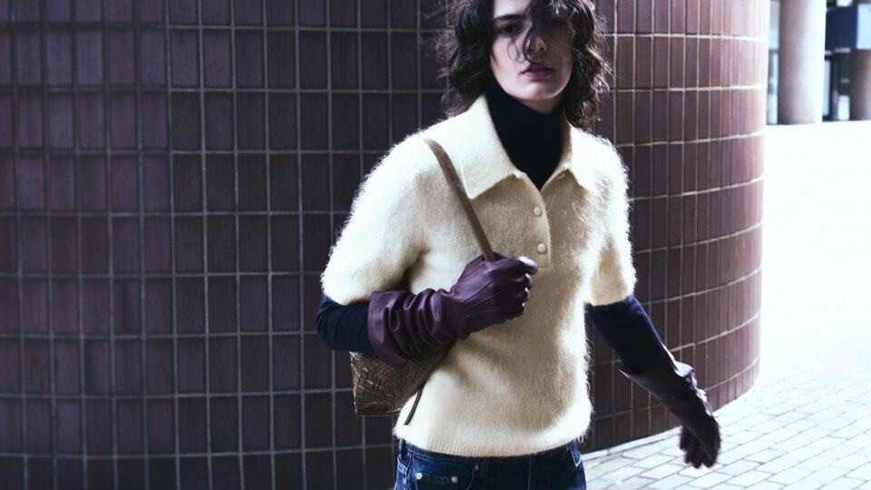 & Other Stories setzt diese Saison auf Pullover mit Polokragen.