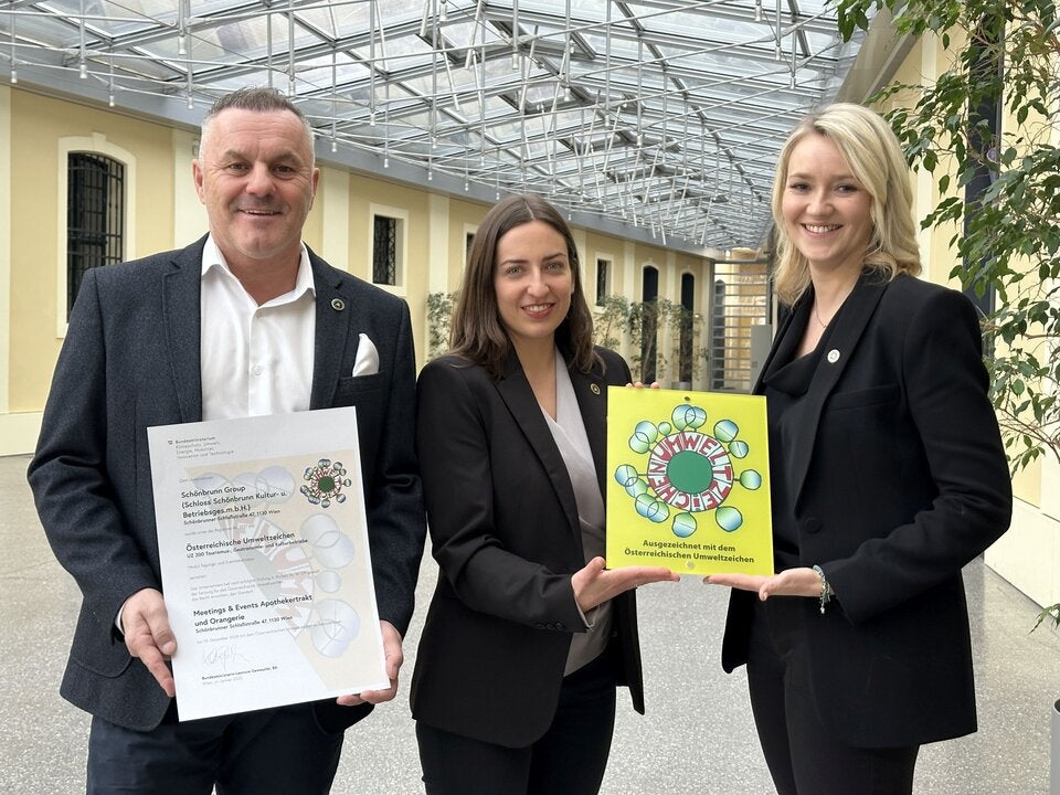 v. l. n. r. Klaus Panholzer (CEO/Geschäftsführer Schönbrunn Group), Sophie Schulter (Leiterin Stabstelle Nachhaltigkeit) und Anita Iser-Wieser (Leiterin der Abteilung Event & Hospitality)