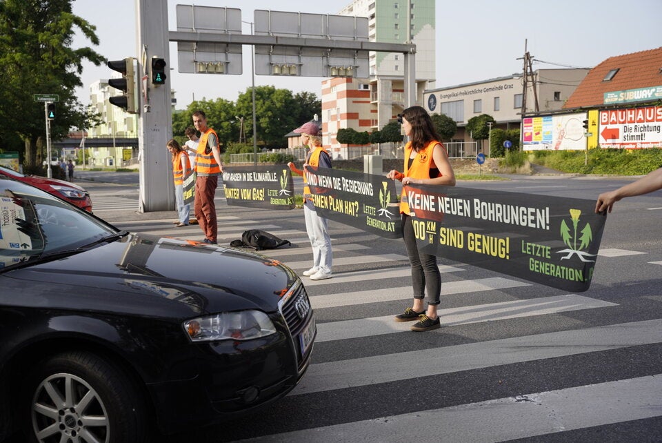 Klima-Kleber blockierten erneut Straßen