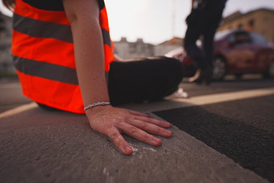 Klima-Kleber blockierten erneut Straßen