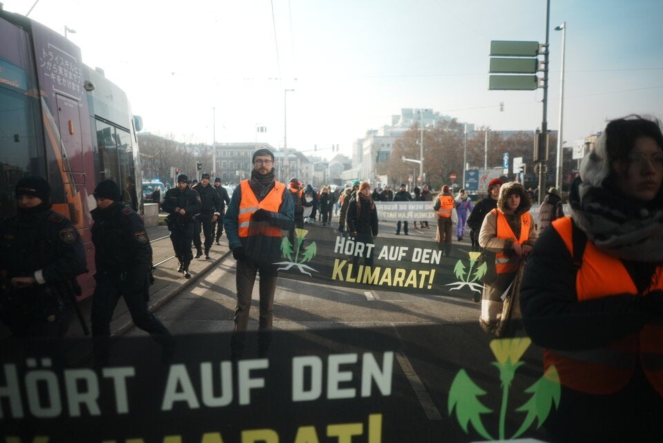 Trotz Ermittlungen: Klima-Kleber legen wieder Ring lahm