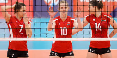 &Ouml;VV-Damen Sophie Wallner, Sabrina Mueller und Ursula Erhart am Netz