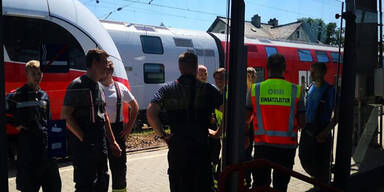 Zug-G&auml;ste eine Stunde in Waggon gefangen