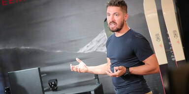 ÖSV Hirscher Ski Van Deer