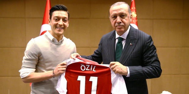 Özil tritt zurück! Seine Abrechnung mit dem DFB