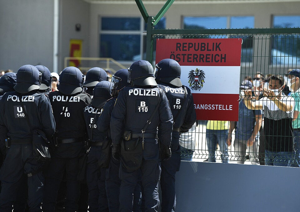 Grenzübung von Polizei und Bundesheer: Drohnen, Panzer und Helikopter