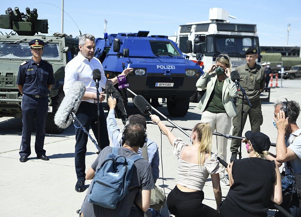 Grenzübung von Polizei und Bundesheer: Drohnen, Panzer und Helikopter