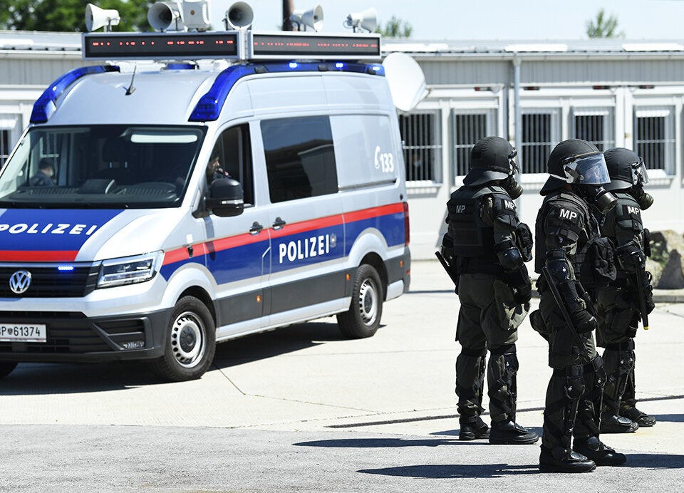 Grenzübung von Polizei und Bundesheer: Drohnen, Panzer und Helikopter