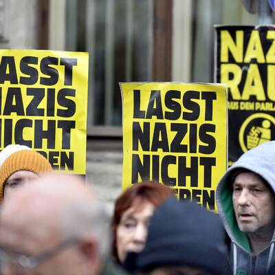 Demo gegen FPÖ-Burschenschafter im Parlament