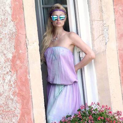 Paris Hilton - oben ohne in Italien