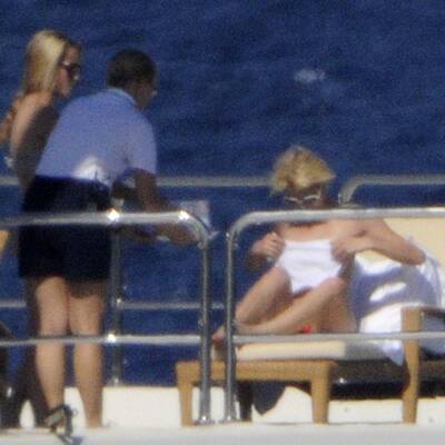 Paris Hilton - oben ohne in Italien