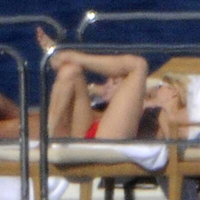 Paris Hilton - oben ohne in Italien