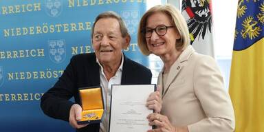 Wolfgang Ambros mit Johanna Mikl-Leitner