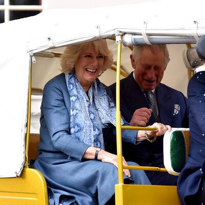 Prinz Charles & Camilla: In der Rikscha durch den Garten