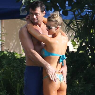 Joanna Krupa entspannt am Pool