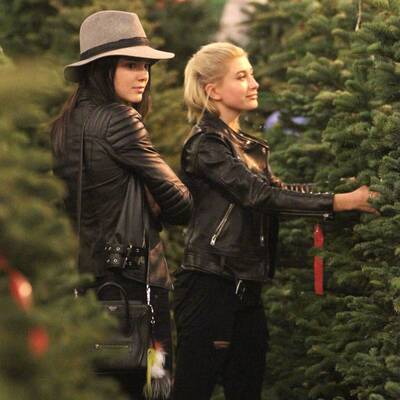 Kendall Jenner & Hailey Jenner beim Christbaum-Shopping