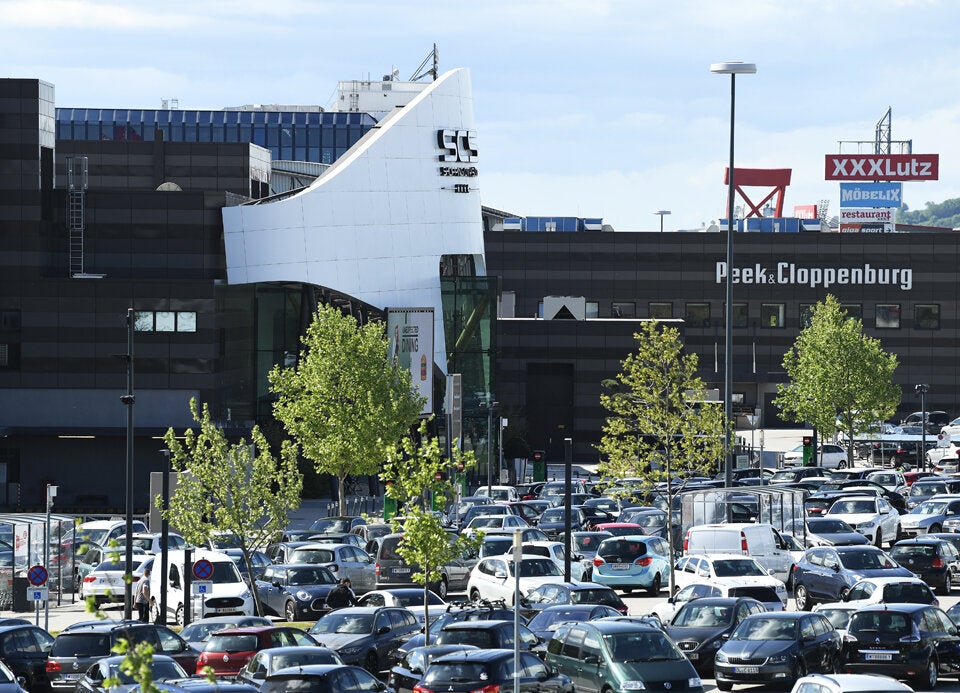 Großer Shopping-Neustart: Ansturm & lange Schlangen