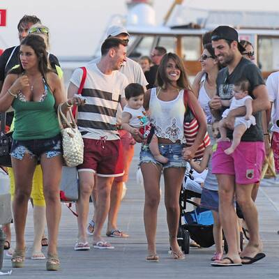 Lionel Messi, Cesc Fàbregas mit Familie auf Urlaub