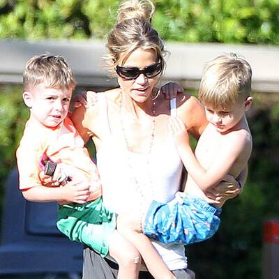 Denise Richards im Park mit den Kinder