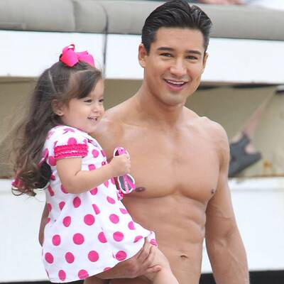 Mario Lopez genießt  einen Tag am Strand
