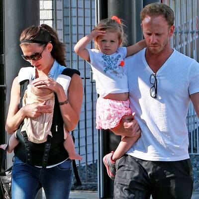 Ian Ziering shoppt mit Frau und Kindern