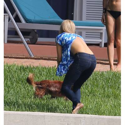 Joanna Krupa verliert fast ihr Shirt