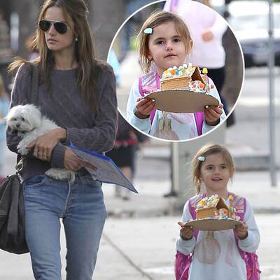 Alessandra Ambrosio holt Anja von der Schule ab