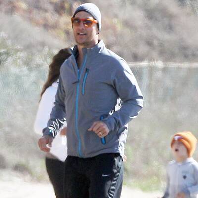 Matthew McConaughey sportlich mit seinen Kids
