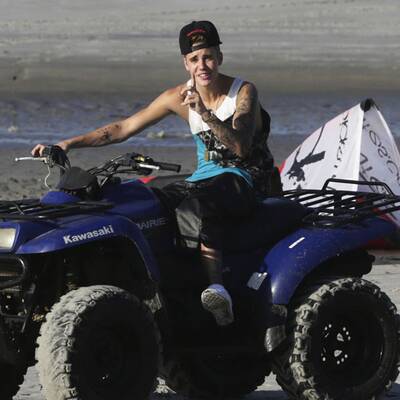 Justin Bieber fährt Quad in Panama