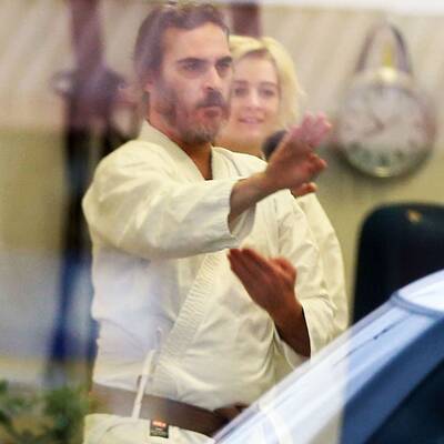 Joaquin Phoenix & Freundin in der Karate-Stunde