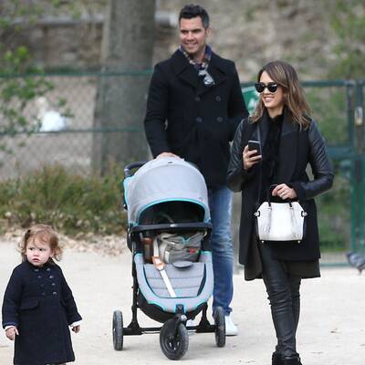 Jessica Alba genießt das schöne Pariser Wetter