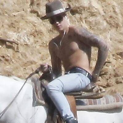 Justin Bieber reitet ohne Shirt