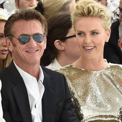 Charlize Theron & Sean Penn turteln bei Pariser Fashion Week