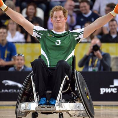 Prinz Harry spielt Rollstuhl-Rugby