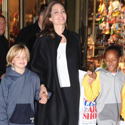 Angelina Jolie mit Töchtern unterwegs