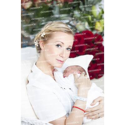 Karina Sarkissova mit Baby Lev