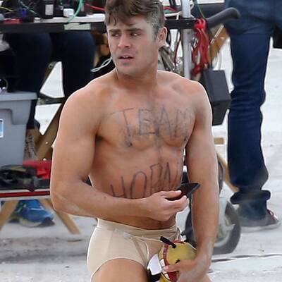 Zac Efron: Oben ohne & mit unsexy Schlüpfer