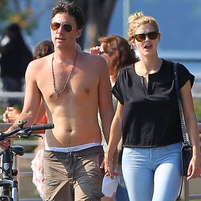 Zach Braff zeigt Bauch & Freundin