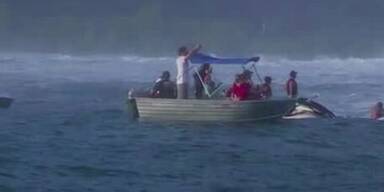 Todesmutige Surfer reiten auf Monsterwellen