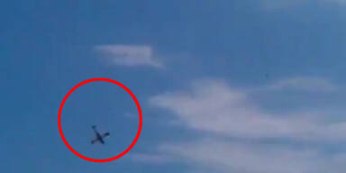 Horror Crash: Jet stürzt bei Air-Show in See