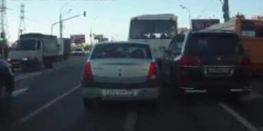 Autofahrer hat keine Zeit und Lust zu warten
