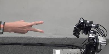 Mensch gegen Maschine: Schere, Stein, Papier