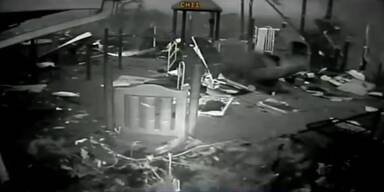 Tornado fegt &uuml;ber Spielplatz