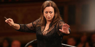 Fr&uuml;hling in Wien, Simone Young