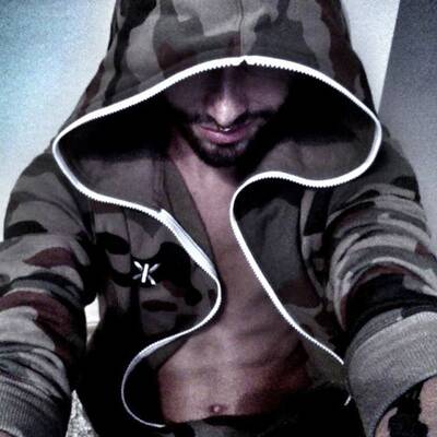 So hart ist Conchita Wurst als Tom Neuwirth auf Facebook