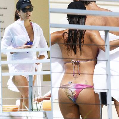 Eva Longoria & José Baston relaxen am Pool