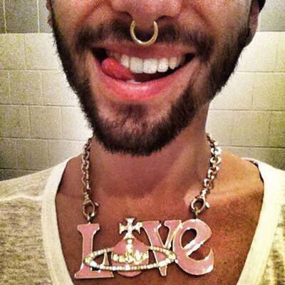 So hart ist Conchita Wurst als Tom Neuwirth auf Facebook