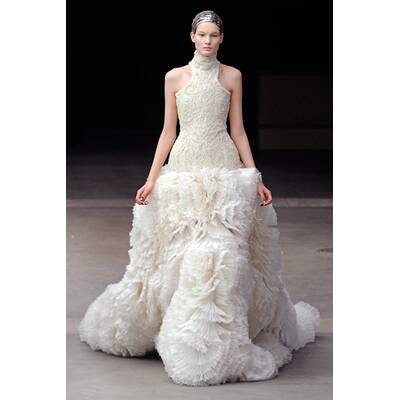 Wer designt Angelinas Brautkleid?